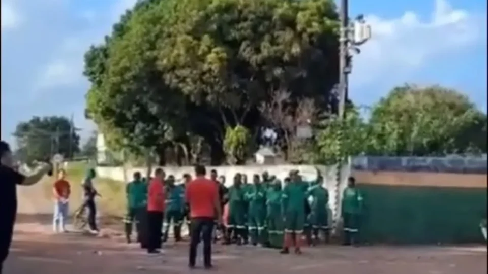 LIXO E ATRASOS: garis de Macapá cobram salários e ameaçam parar