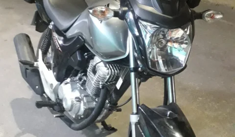 RÁPIDOS | Dupla furta motocicleta em menos de dois minutos e foge em Manaus
