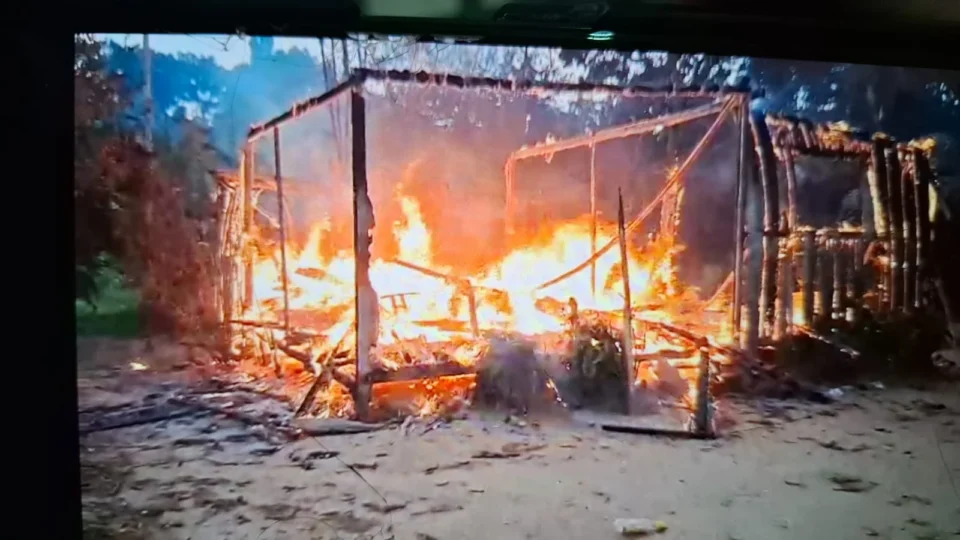Homem é preso suspeito de incendiar casa da mãe e ameaçá-la de morte em Porto Velho