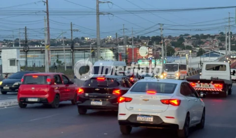 Trânsito fica pesado na Zona Leste de Manaus com semáforos com problemas e ônibus lotados