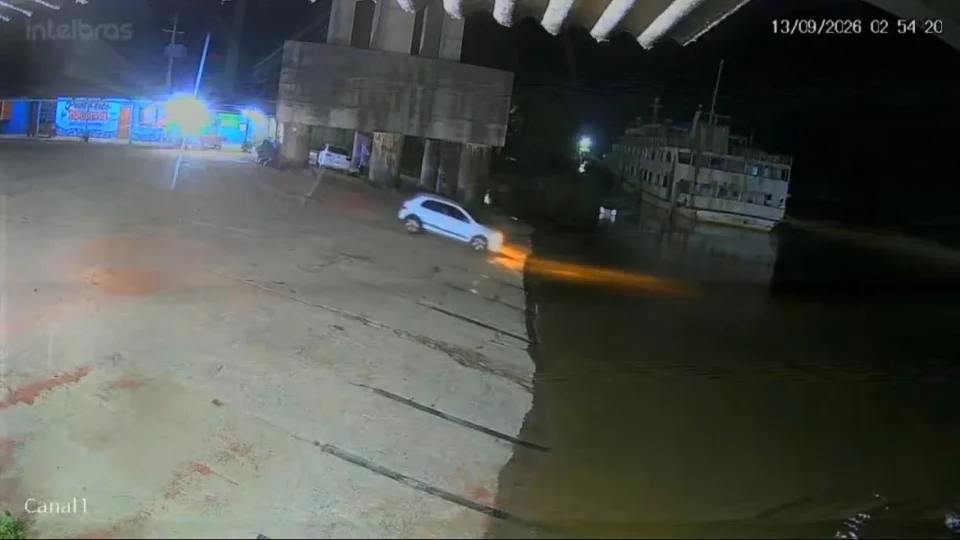 MISTÉRIO NO MATAPI: carro é encontrado no rio e Bombeiros procuram pessoa desaparecida no Amapá