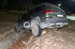 VEJA: Motorista perde controle e para em vala na M-010 após suposta perseguição em Manaus