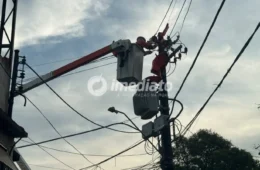 Moradores relatam troca de fiação e falta de energia no Japiim após decisão judicial contra substituição de cabos