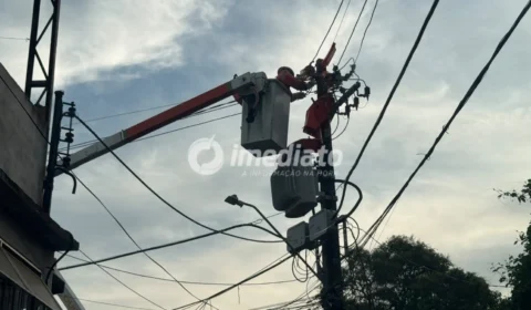 Moradores relatam troca de fiação e falta de energia no Japiim após decisão judicial contra substituição de cabos
