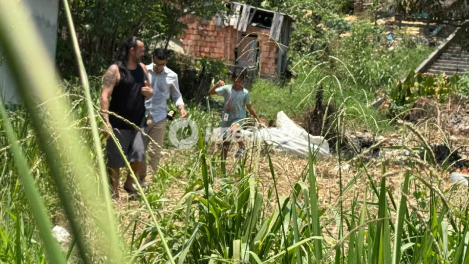 Moradores denunciam ruas alagadas, esgoto e falta de infraestrutura no Gilberto Mestrinho, em Manaus