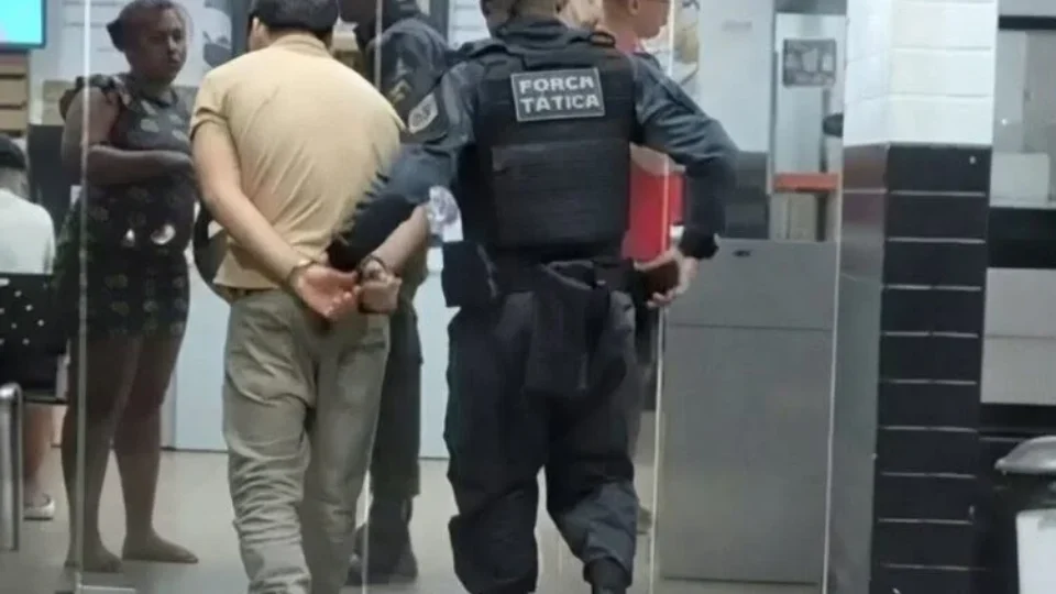 DEU RUIM: monitorado por tornozeleira é preso com maconha e balança em Macapá