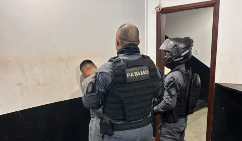 Homem com dois mandados por tráfico é preso durante patrulhamento em Macapá