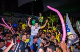 Débora Menezes reúne apoiadores em grande ato na reta final da campanha