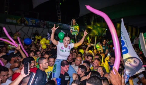 Débora Menezes reúne apoiadores em grande ato na reta final da campanha