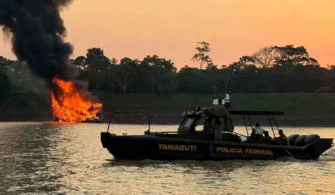 Megaoperação contra garimpo ilegal no Amazonas destrói 22 dragas e cinco embarcações no Rio Madeira