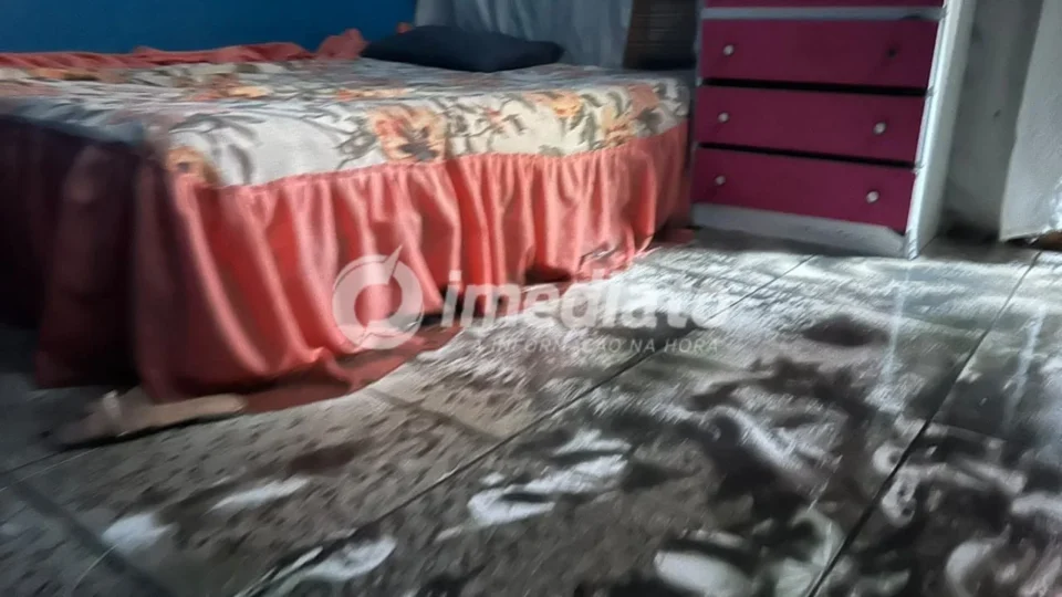 Alagamentos deixam moradores com casas inundadas e móveis perdidos no Colônia Santo Antônio