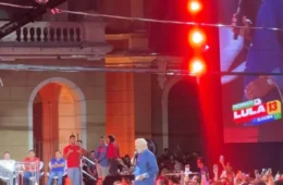 Lula reúne cerca de 100 mil pessoas em ato político na Praça da República, em Belém