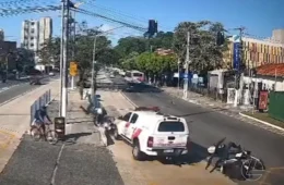 Viatura dos Bombeiros bate em duas motos do Samu em Belém