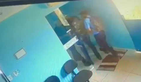 Transportadora é invadida e criminosos armados levam R$ 50 mil; veja vídeo