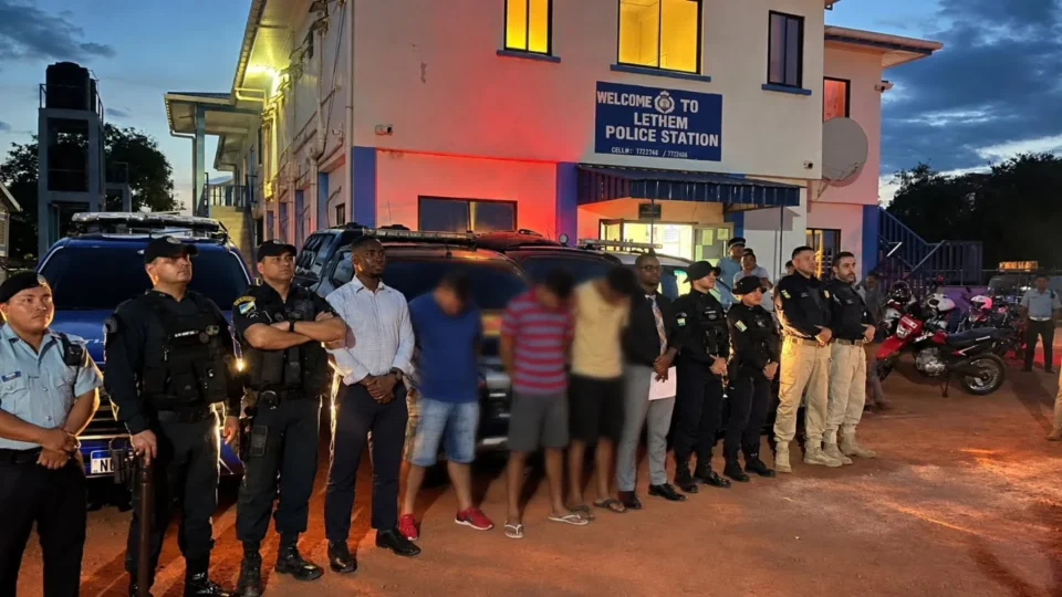 Trio suspeito de latrocínio em Manaus são presos na fronteira com a Guiana