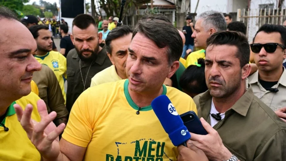 Flávio Bolsonaro faz motocarreata e comício em Boa Vista nesta quinta (9)