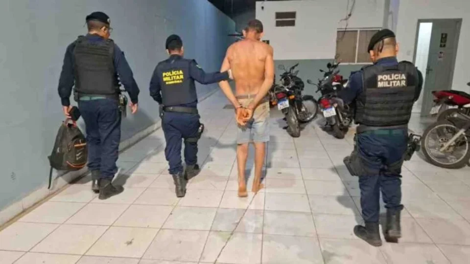 Após tiros e confusão, homem é preso com revólver de numeração raspada