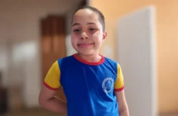 “Me ajudem a encontrar meu filho”: mãe faz apelo após criança autista desaparecer no bairro Coroado