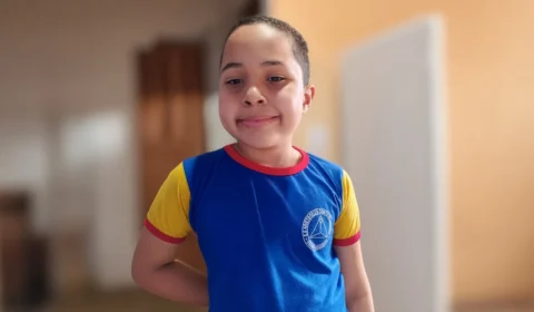 “Me ajudem a encontrar meu filho”: mãe faz apelo após criança autista desaparecer no bairro Coroado