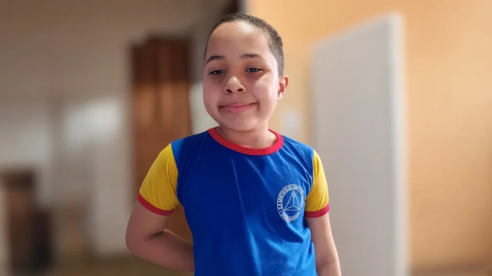 “Me ajudem a encontrar meu filho”: mãe faz apelo após criança autista desaparecer no bairro Coroado