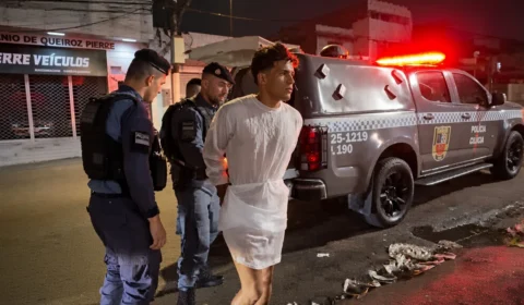 VEJA VÍDEO: Homem invade faculdade e faz duas funcionárias reféns após esfaquear pessoa durante briga em Manaus