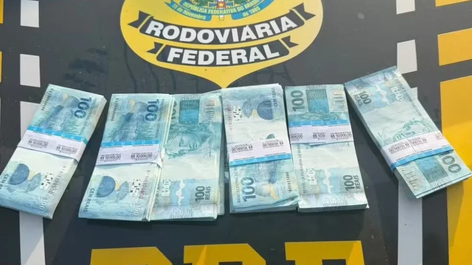 PRF apreende R$ 55 mil em dinheiro vivo durante fiscalização na BR-230, no Pará