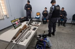 Homem é preso após polícia encontrar suposta fábrica de armas artesanais na Zona Norte