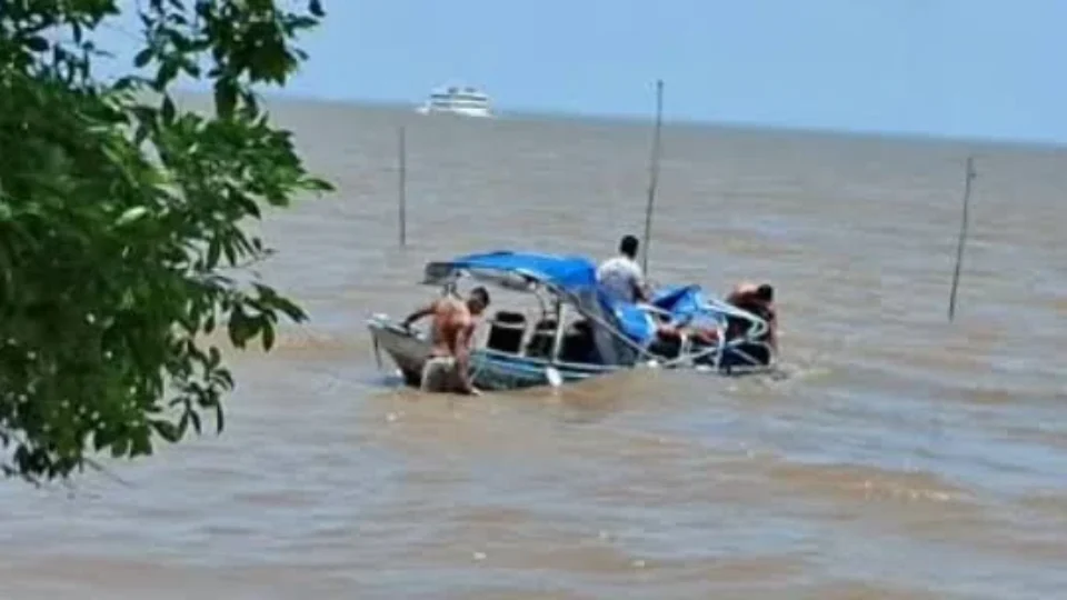VEJA: Lancha escolar naufraga com 11 crianças a bordo na Baía do Marajó, no Pará