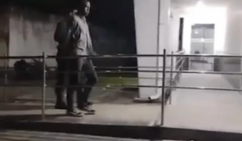 Homem que entrava em ônibus e intimidava passageiros é preso pela PM; ele tinha mandado em aberto