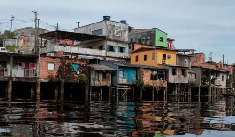 55,8% da população de Manaus vive em favelas e estudo defende novo modelo de crescimento urbano
