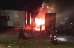 VÍDEO | Veículo pega fogo dentro de posto de combustíveis em Belém