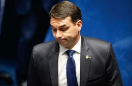 PF investiga possível fuga de Flávio Bolsonaro para os EUA após decisão de Moraes