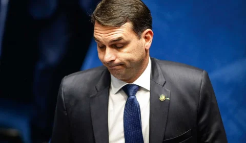 PF investiga possível fuga de Flávio Bolsonaro para os EUA após decisão de Moraes
