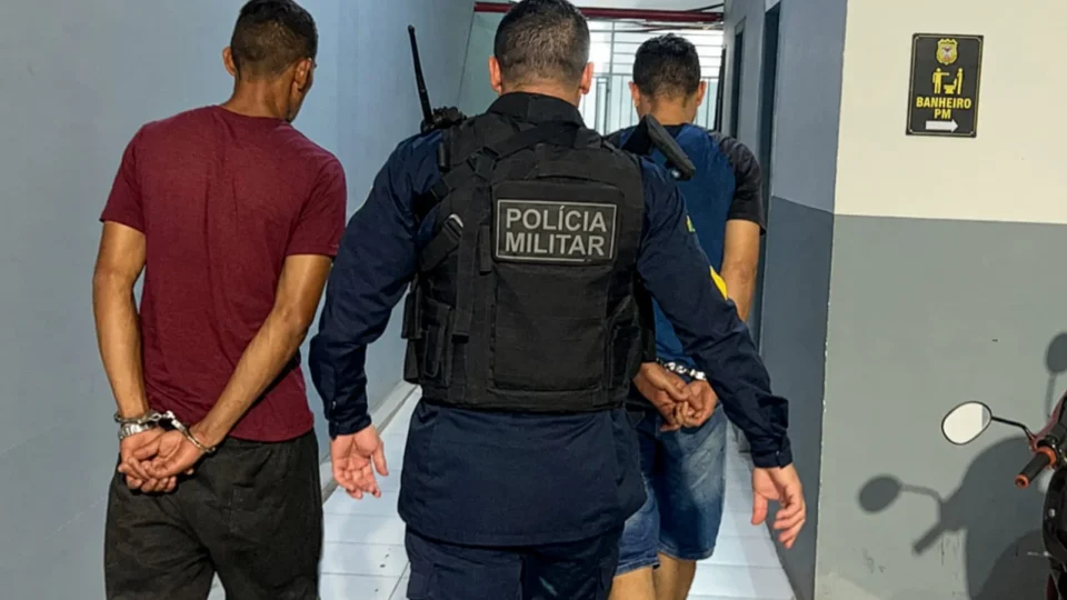 Dupla é presa com drogas durante operação na Zona Leste