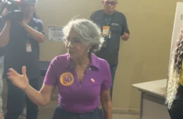 ELEIÇÕES 2026 | Candidata Araceli Lemos (PSOL) vota em escola na Avenida Augusto Montenegro durante as eleições