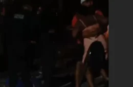 VEJA O VÍDEO | Mãe se desespera ao encontrar filho morto a tiros no Pará