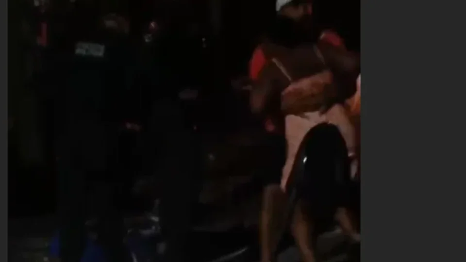 VEJA O VÍDEO | Mãe se desespera ao encontrar filho morto a tiros no Pará