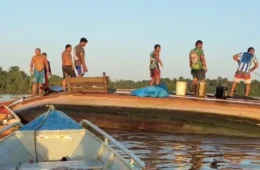 Barco com equipamentos de festival gospel naufraga no Pará