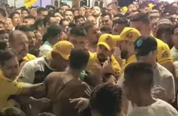 VEJA O VÍDEO | Tentativa de cortar corda provoca atraso durante a Trasladação de Nossa Senhora de Nazaré