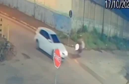Veja o video; Câmeras flagram colisão entre moto e carro na zona Leste de Porto Velho