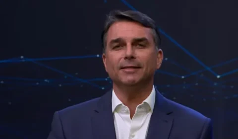 Flávio encerra debate com críticas a Lula e promessa de criar Ministério da Prosperidade