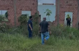 VEJA O VIDEO; Corpo carbonizado e com mãos amarradas é encontrado na Zona Leste