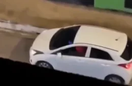 VEJA O VIDEO; Homem é flagrado agredindo mulher dentro de carro