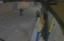 Veja o video; Jovem é retirado à força de bar e morto a tiros por grupo armado