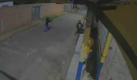 Veja o video; Jovem é retirado à força de bar e morto a tiros por grupo armado