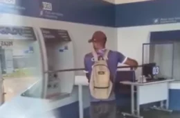 Veja o video; Homem é preso ao tentar arrombar caixa eletrônico com alavanca