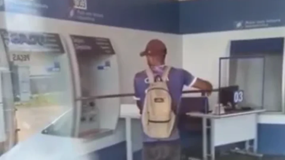 Veja o video; Homem é preso ao tentar arrombar caixa eletrônico com alavanca