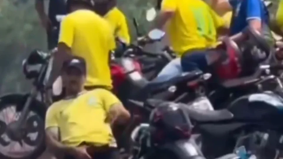 ATOS OBSCENOS | Carreatas de Lula e Flávio Bolsonaro têm momentos de tensão