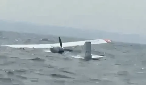 VEJA O VÍDEO | Aeronave de pequeno porte cai no rio Tapajós