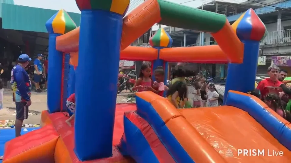 VEJA | No dia das crianças, mercado promove espaço infantil com playground e personagens